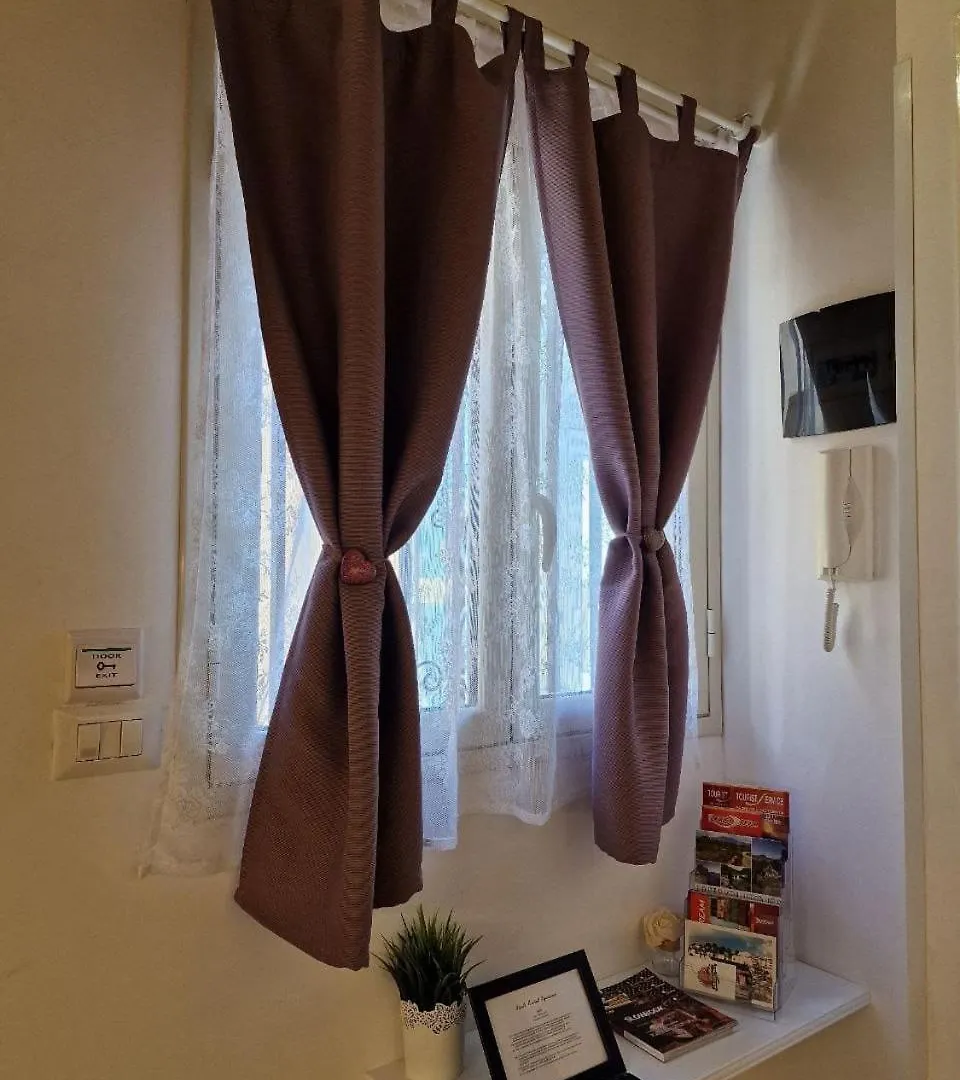 קטאניה Siculi Central Apartment 0*,  איטליה